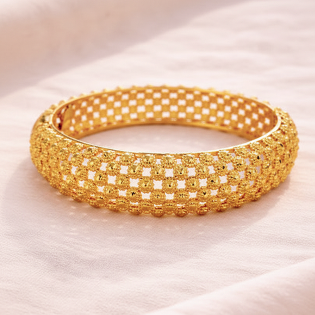 Alessia gold filigree lattice bangle bracelet close-up detail
