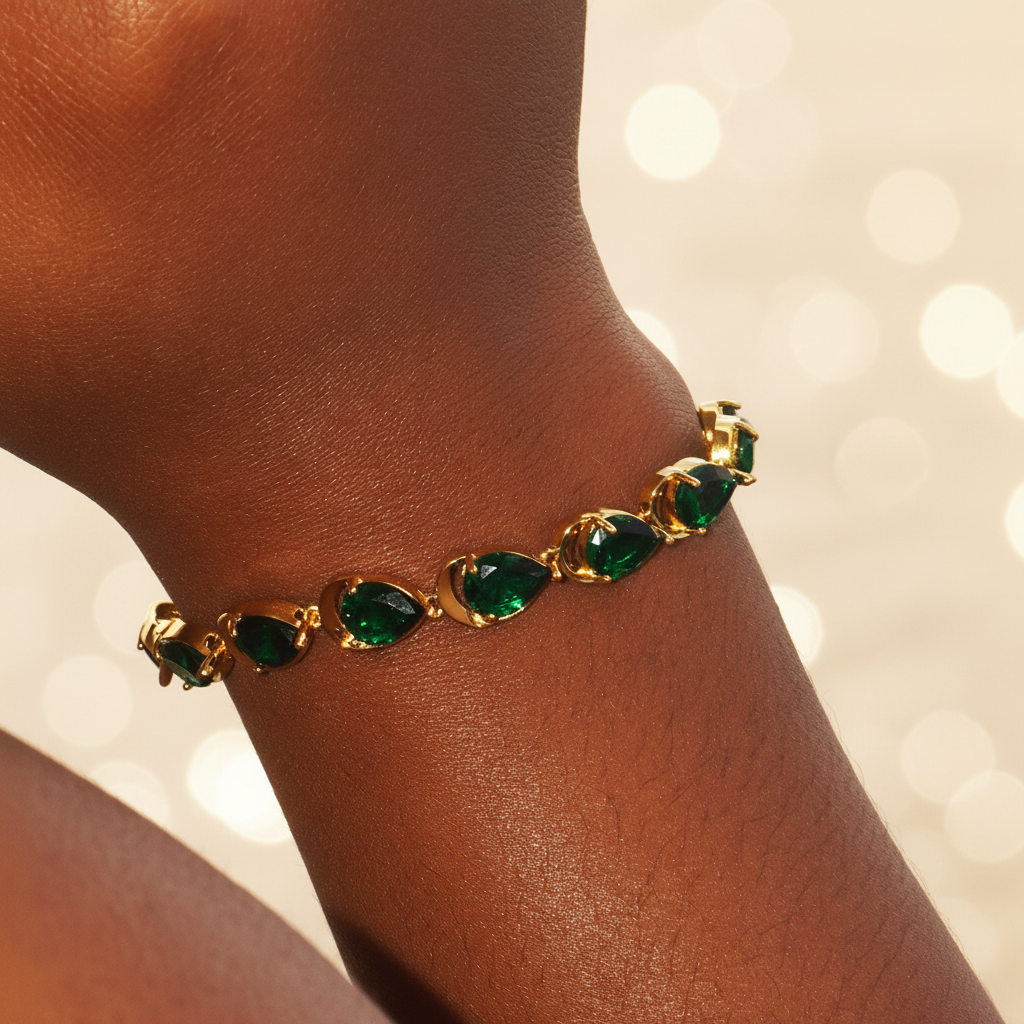 Adjua pear shape emerald tennis bracelet close-up stone and prong detail