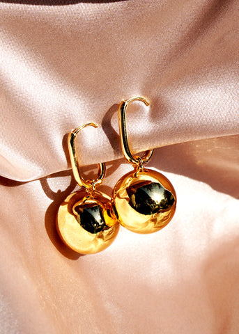 Pearl Drop Earring With Flower details