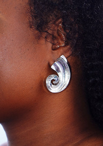 The "Chenoa" Seashell Statement Earring